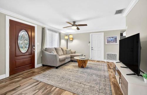 Walsingham House | Family Stunning 3BR Heated Pool Home in Largo