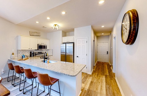 Sunset Beach Condo | Family Tides- Sandpiper Bay: Shared pool