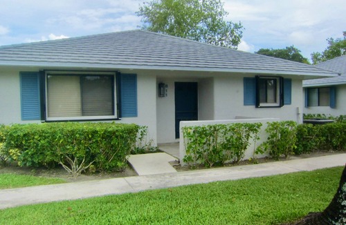 Hunt Club Condo | Fantastic PGA Club Cottage with Relaxing Pond and Fountain Views!
