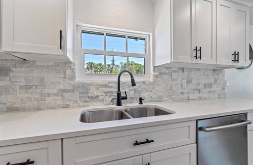 Sarasota Apartment | Farmhouse Flair Getaway ~ In Pinecraft Village!