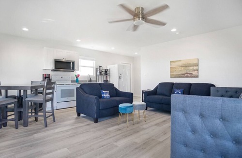 Gilchrist House | Fish Fantasea – Sunrise & Sunset Water‑View Retreat