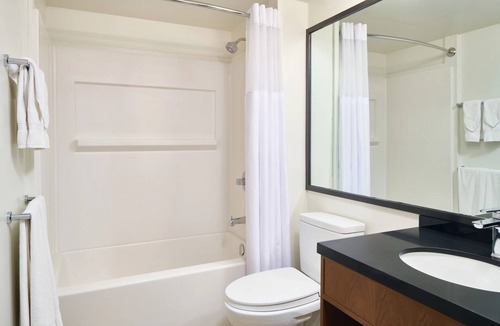 Ala Moana Hotel | For the Whole Family! 2 Great Units, Peaceful Sun Terrace, Poolside Comfort