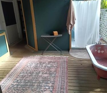 Pauwela House | Forest studio with Rv van possibility