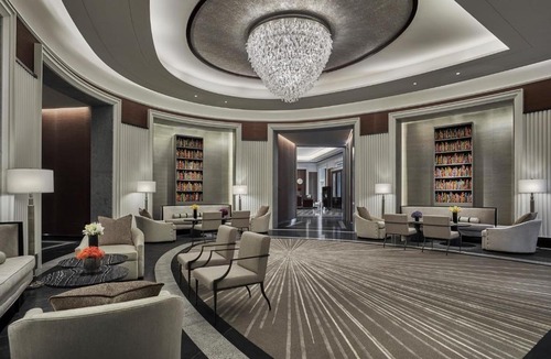 Back Bay Hotel | Four Seasons Hotel One Dalton Street, Boston