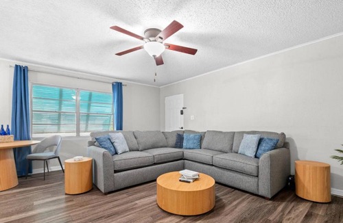 Bayshore Gardens Apartment | Free Parking - Pool - Bayshore Resort-Style 2BD