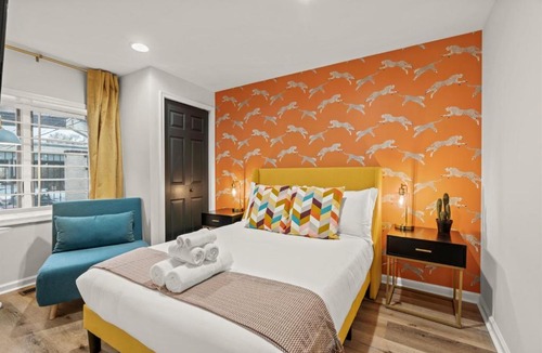 Old City Apartment | Free Parking- Steps to Liberty Bell & Waterfront