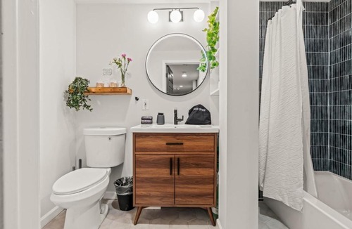 Old City Apartment | Free Parking- Steps to Liberty Bell & Waterfront