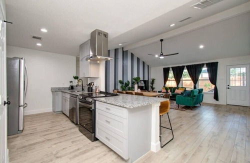 Friendswood House | Friendswood Getaway - 5 Bedrooms + Pool + Patio