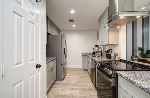 Friendswood House | Friendswood Getaway - 5 Bedrooms + Pool + Patio