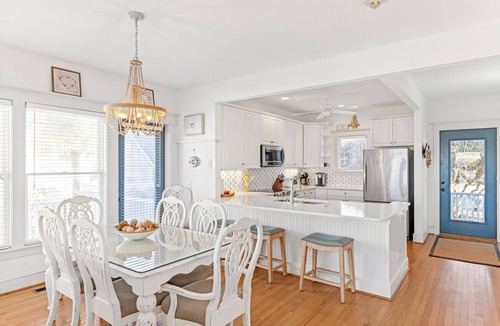 Flora's Bluff House | Front Row View of the Ocean Luxury 5 Star Sleeps 10 Pet Friendly w BHI Club