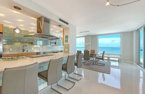 Longboat Key Condo | Full Gulf Front Gorgeous Condo . Directly on the Gulf