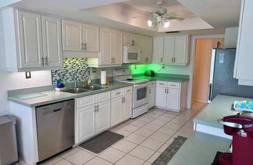 Biggar House | Full Home. Private Pool. Quiet, Clean, Central to SWFL's Beaches, Dining & Fun!