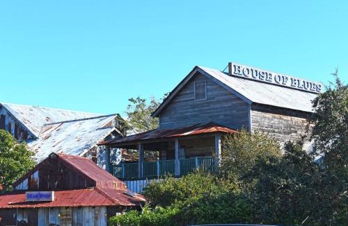 Little River House | Fully Equipped 3BR Stay with Smart TV & Cozy Living