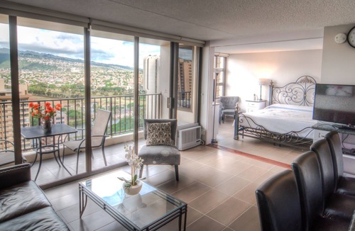 Waikiki Apartment | Fully Remodeled Unit with Free Parking, Swimming Pool, Hottub, Sauna and More