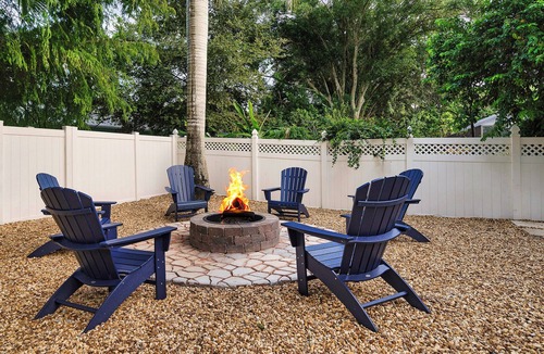 Seminole House | Fun Place: 20+ Games, Pool, Putt-Putt, Game room, Fire pit, 5 Min to Beach