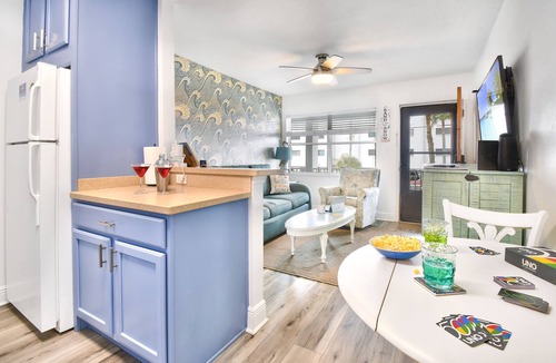 Sunset Beach Apartment | Funshine Sunset Beach - Gulf Sunsets Across from Beach Free Parking