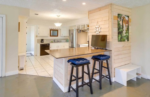 San Leon Apartment | Galveston Bay Studio: Walk to Fishing & Boating!