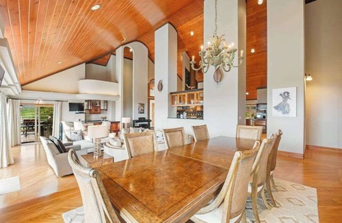 Honaunau-Napoopoo House | Gather Everyone at a Captain Cook Infinity Pool