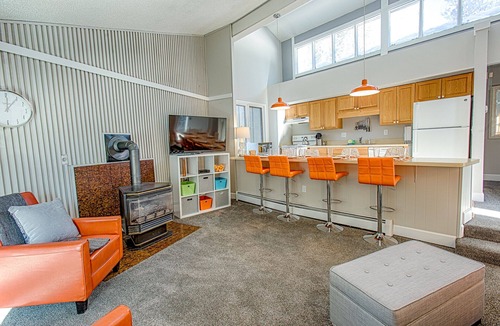 Peak 8 Condo | Gold Camp Gold Pan Condo: On Shuttle Route