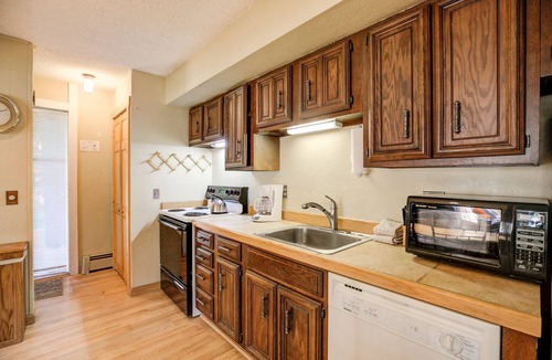 Peak 8 Condo | Gold Camp Gold Strike Condo: On Shuttle Route