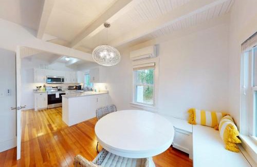 Buzzards Bay House | Golden Slumbers