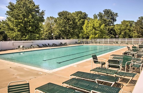 Bethany Beach Cottage | Golf Getaway w/Pool Access 2 Mi to Bethany Beach!
