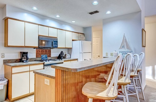 Sea Trail House | Golf Retreat at Club Villas: Cozy with Patio