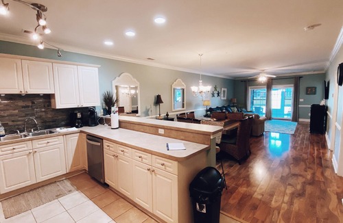 Central Myrtle Beach Condo | Gorgeous 1st floor condo near the beach & golf in the heart of Myrtle Beach