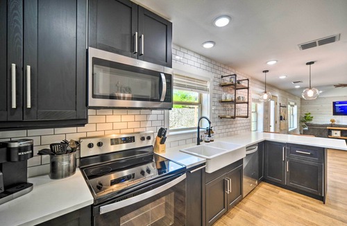 Canyon Lake Cabin | Gorgeous Cabin w/Pergolas, Walk to River!