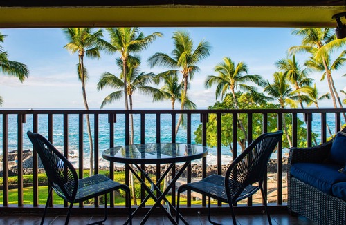 Kailua-Kona Condo | Gorgeous remodeled condo Oceanfront! SUNSET!