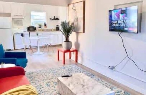 St. Petersburg - Clearwater Apartment | Grand Central Kava Loft Walk to Vibes