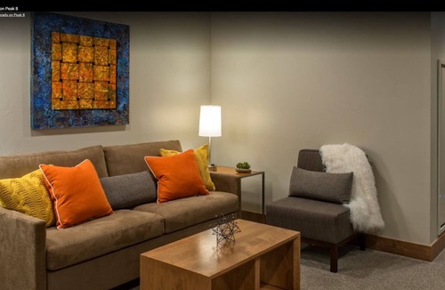 Breckenridge Cabin | Grand Colorado on Peak 8: Suite Sleeps 4...Ski In / Ski Out 3/30 - 4/6 '24