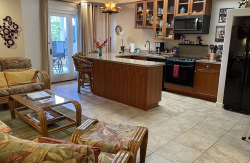Kahaluu-Keauhou Condo | Great Location - Snorkel, Surf & Sunsets!