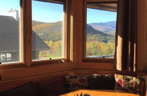 Jackson Condo | GREAT Views+ Location/5 min to Story Land, 3 Bedrms/Pool, Pickleball/AC + ski.