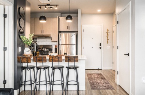 Boise Apartment | Greenbelt View| 2 King Beds, Hot Tub, Steps to BSU