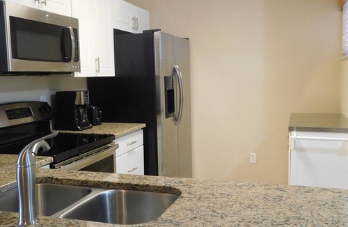 Biggar Condo | Ground floor 3/2 with Courtyard