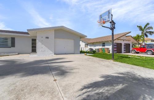 Pelican House | Gulf Access, Heated Pool, Dock, Lanai -Sunset Coast Bungalow - Roelens