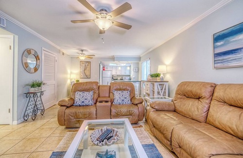 Independence Square Condo | Gulf and Intracoastal Views! WALK TO 4 OR 5 RESTAURANTS & MORE!