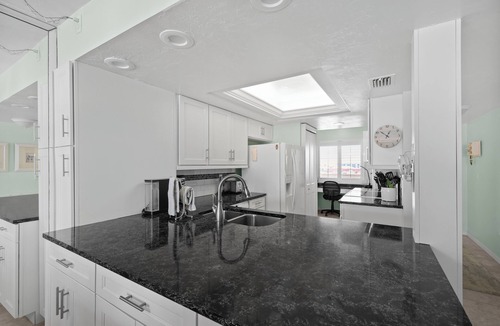 South Island Condo | Gulf Coast/Direct Beachfront View - Steps to Sand & Sunset