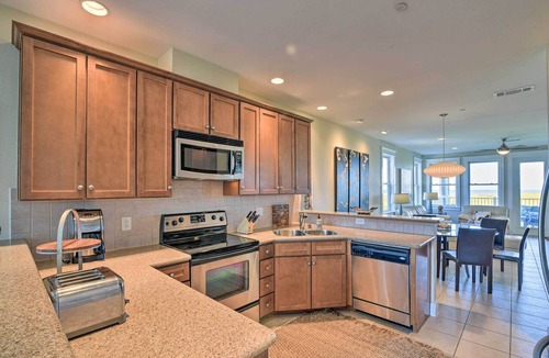 Red Fish Cove Condo | Gulf View + Beach Access: Galveston Resort Condo!