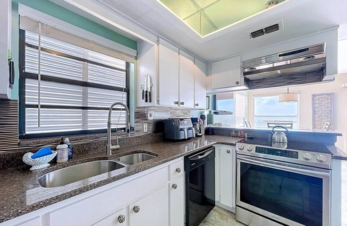 Sunset Beach House | Gulfside Cottage w/Swim Spa on Beach