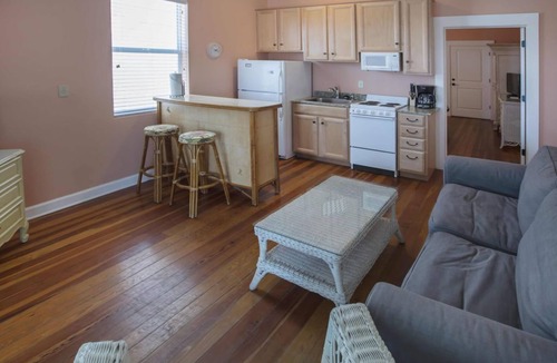 Pass-a-Grille House | H-2 Havana Inn - 1 Bed 1 Bath