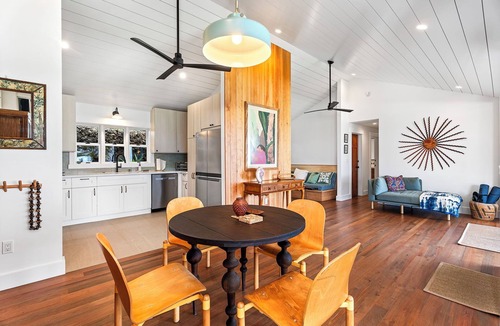 Kahaluu Bay House | HALE ONA LOA: DIRECT OCEANFRONT, GATED, ICONIC OCEANFRONT LUXURY WITH POOL