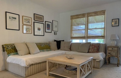 Waimanalo Beach House | Half block to Waimanalo Beach, cute 3-br bungalow