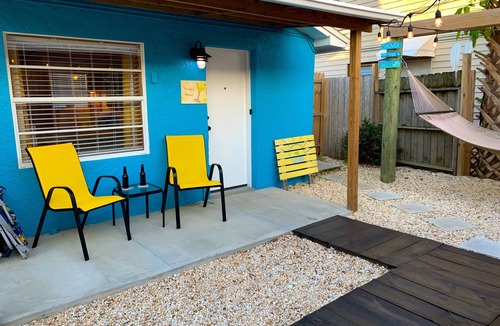Treasure Island Cottage | Happy Hour ACROSS THE STREET FROM THE BEACH