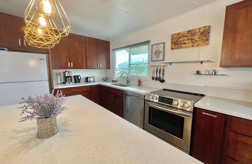 Ewa House | Hawaiian style house, private access to the beach, great location.