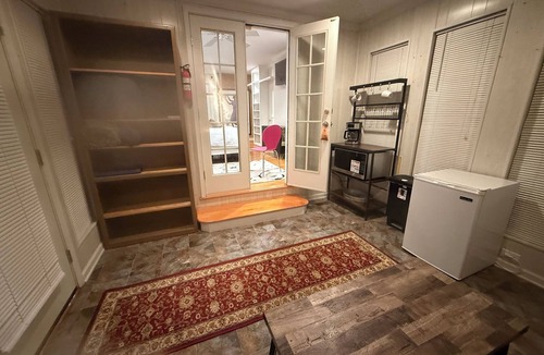 Terry Sanford House | Haymount Private king-bedroom & bath Luxury