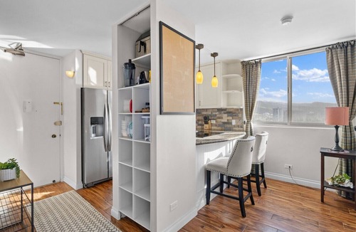 Ala Moana Apartment | Heart of Ala Moana|W/D, AC, Free Parking