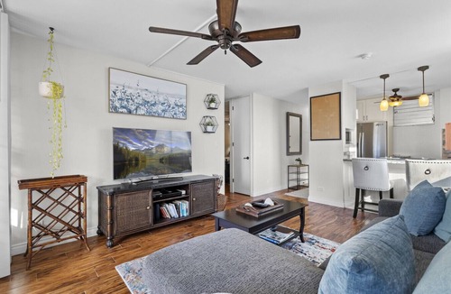 Ala Moana Apartment | Heart of Ala Moana|W/D, AC, Free Parking