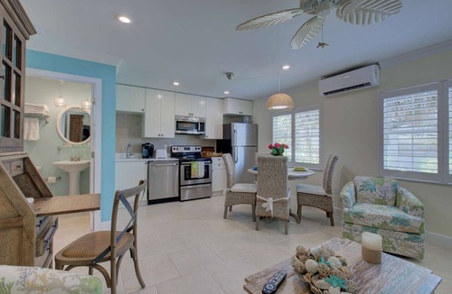 Siesta Key Village Condo | Heart of Siesta Key Village, Walk to Beach, Heated Pool, Comes with Beach Gear!